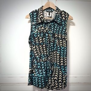 EUC. BCBGMAXAZRIA sleeveless chevron blouse